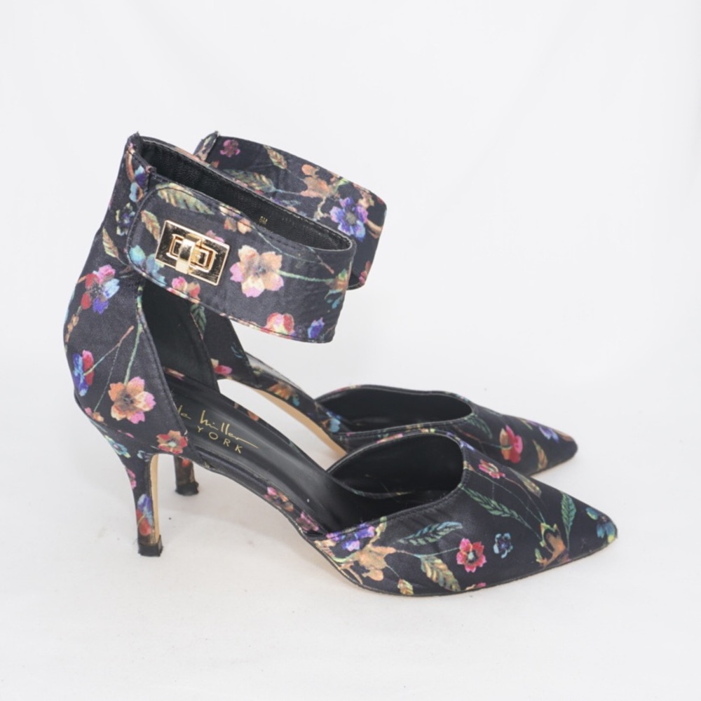 Nicole Miller Brandy Turn-Lock Pumps, Size 8 - Picture 7 of 10